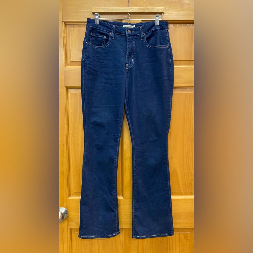NWOT Levi’s 725 High Rise Bootcut Jeans